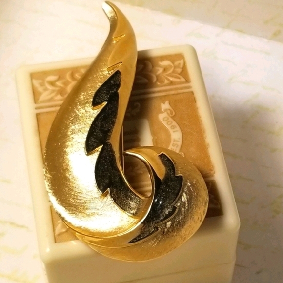 CROWN Trifari LARGE Vintage Brooch - Picture 2 of 6